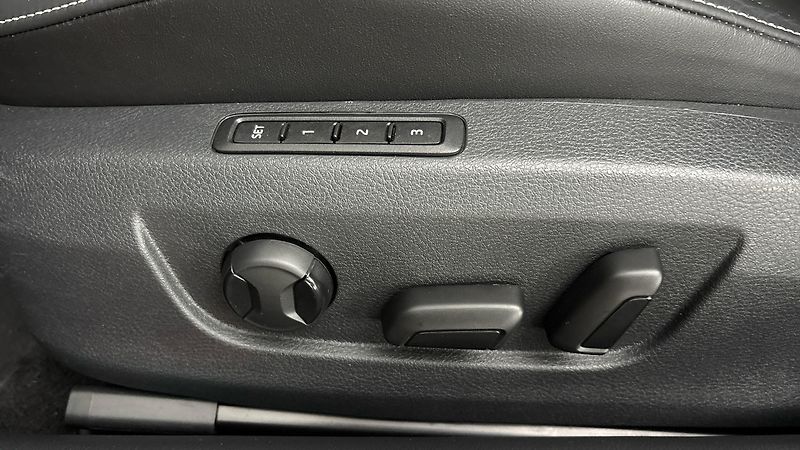 Škoda Superb 2.0 TDI DSG 4x4 L&K Combi - fotka 21 z 34