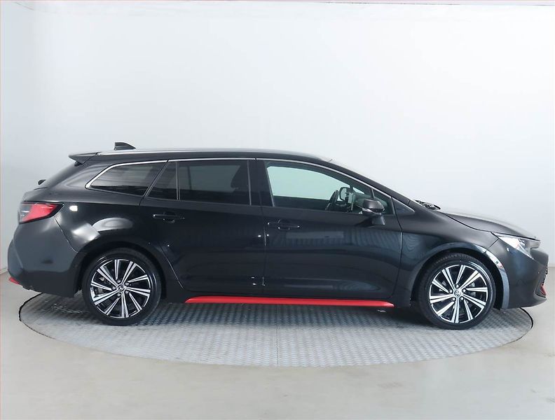 Toyota Corolla (2022) Style 1.8 Hybrid - fotka 6 z 17