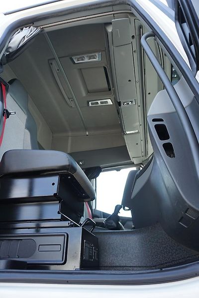 Renault (2018) C 520 / EURO 6 / ACC / 6 X 4 / - fotka 8 z 49