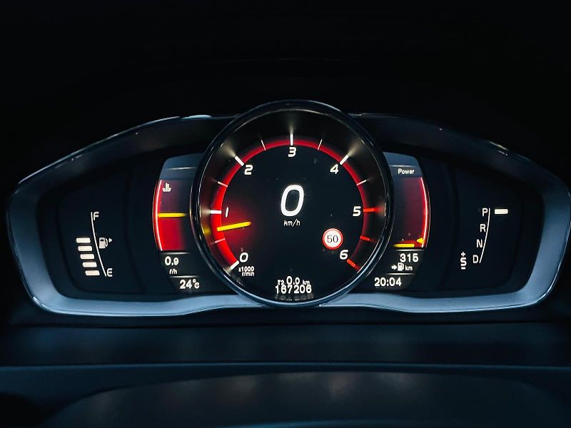 Volvo V60 2.4D4 5V AUTOMAT KAMERA TAŽNÉ - fotka 45 z 50