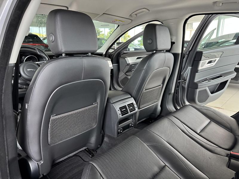 Jaguar XF 20d Prestige*Kamera*Meridian - fotka 17 z 35