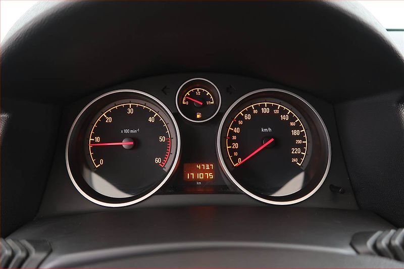 Opel Astra (2009) 1.7 CDTI, po STK, Tažné - fotka 11 z 16