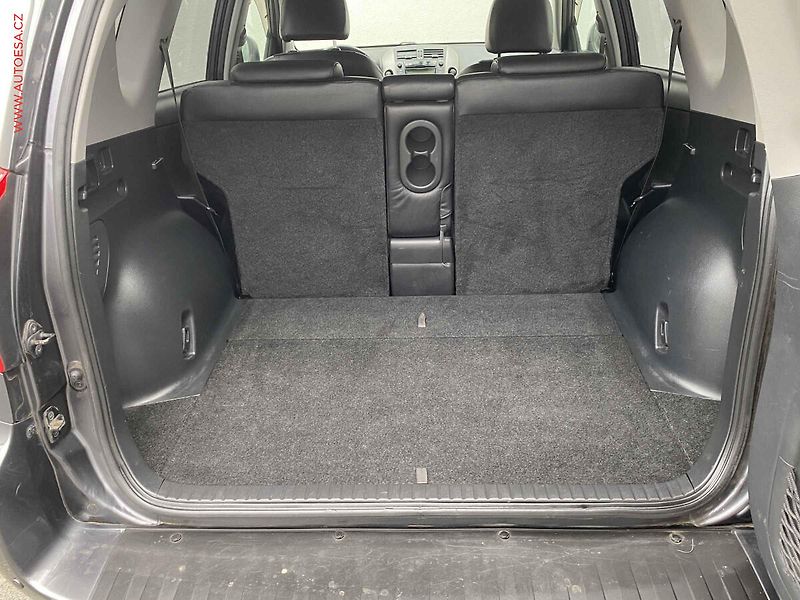 Toyota RAV4 (2010) 2.2D-4D 4x4, AC, výhřev sed. - fotka 7 z 19