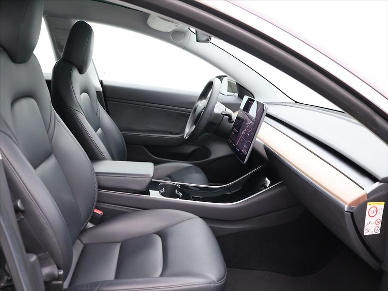 Tesla Model 3 Std Range Plus 52kWh - fotka 12 z 27