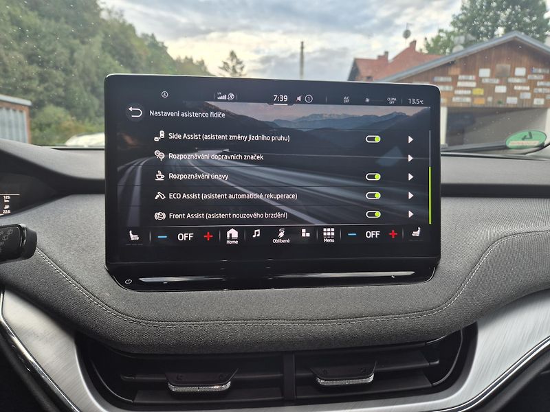 Škoda Enyaq 150kw, iV80 19ALU SOH 90% - fotka 27 z 44
