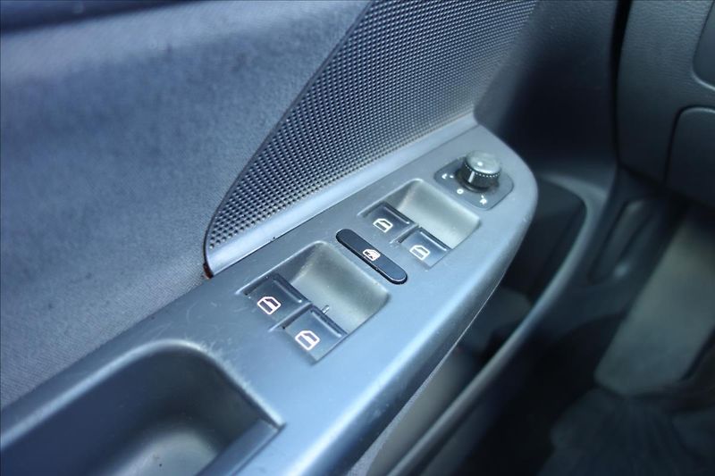 Volkswagen Golf 1,9 TDi 77KW, ČR, SERVIS. KN. - fotka 27 z 38