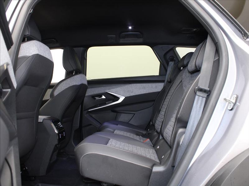Peugeot 5008 1,2 Hybrid Allure 20tkm. ČR - fotka 7 z 28