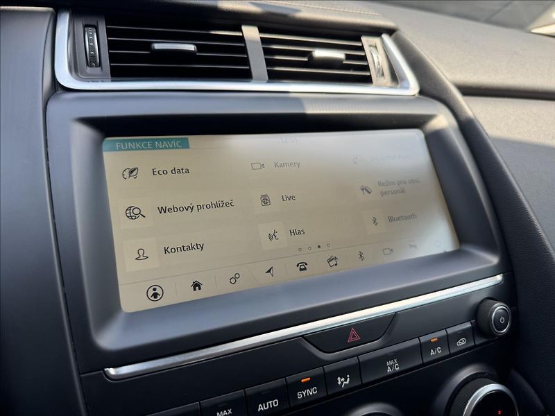 Jaguar E-Pace 2,0 D150 S AWD AT DPH - fotka 19 z 28