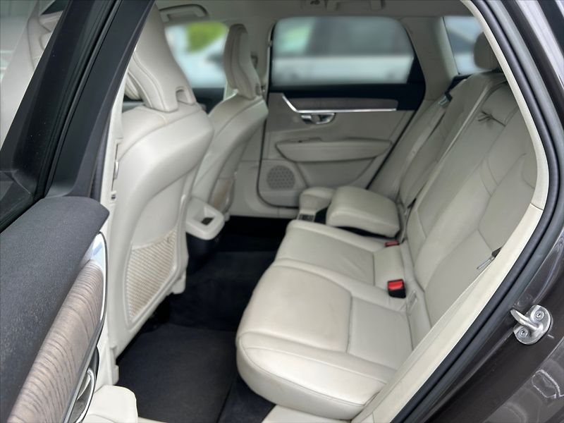 Volvo V90 2,0 CC B4 D Core AWD AT - fotka 8 z 11