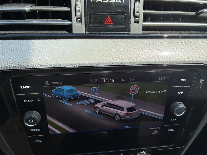 Volkswagen Passat 2,0 App Connect,Manuál,Kamera - fotka 23 z 30