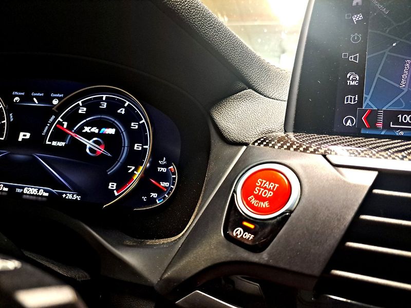 BMW X4 (2019) X4M Competition 510 PS - fotka 35 z 38