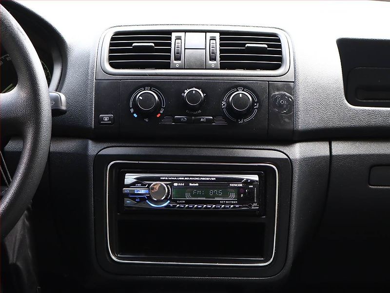 Škoda Fabia (2009) 1.2 12V, po STK, oblíbený vůz - fotka 10 z 11