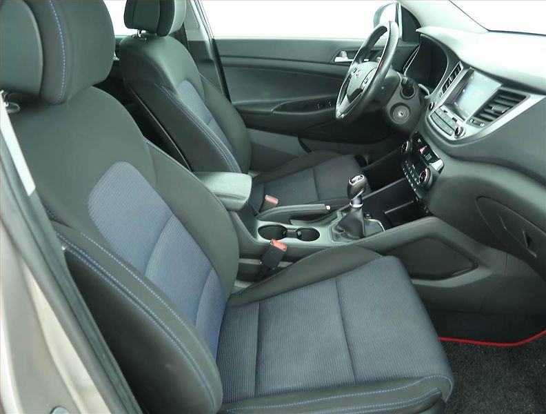 Hyundai Tucson (2016) 1.7 CRDi, Serv.kniha, Navi - fotka 9 z 15