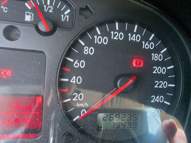 Volkswagen Golf (2001) 1.9 TDI Zimáky - fotka 10 z 22