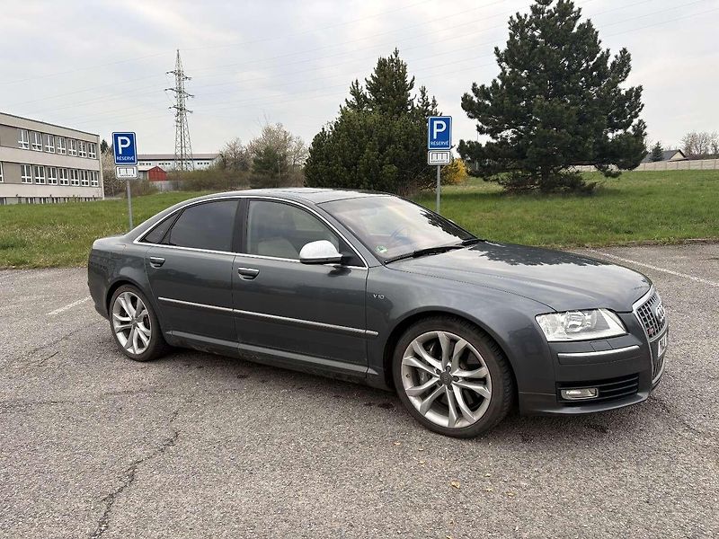 Audi S8 (2008) Audi S8, 5.2V10 331kW - fotka 6 z 21