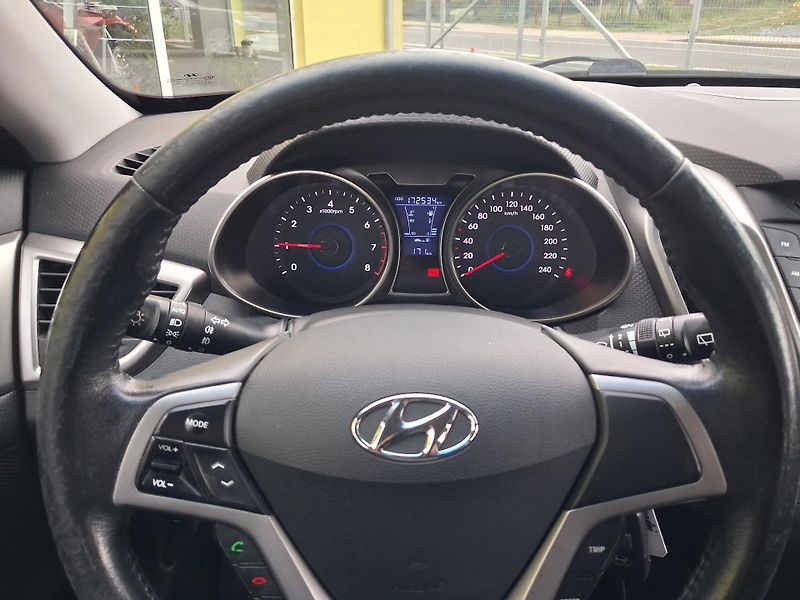 Hyundai Veloster (2011) 1,6GDi SERVISKA GARANCE 2xKOLA - fotka 24 z 43