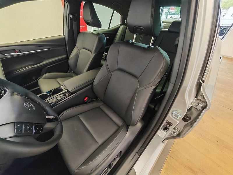 Toyota Camry 2.5 Hybrid Prestige - fotka 12 z 37