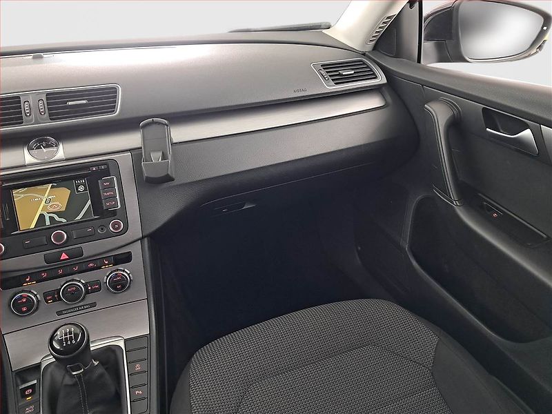 Volkswagen Passat (2014) Comfortline 2.0 TDI, Navi - fotka 8 z 17