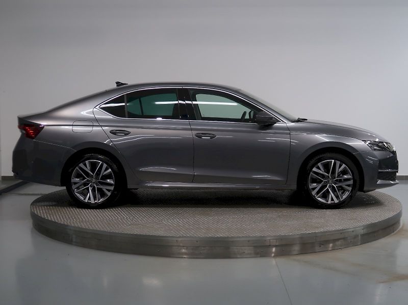 Škoda Octavia (2025) EXCLUSIVE 1.5TSI M-HEV 110KW D - fotka 8 z 47