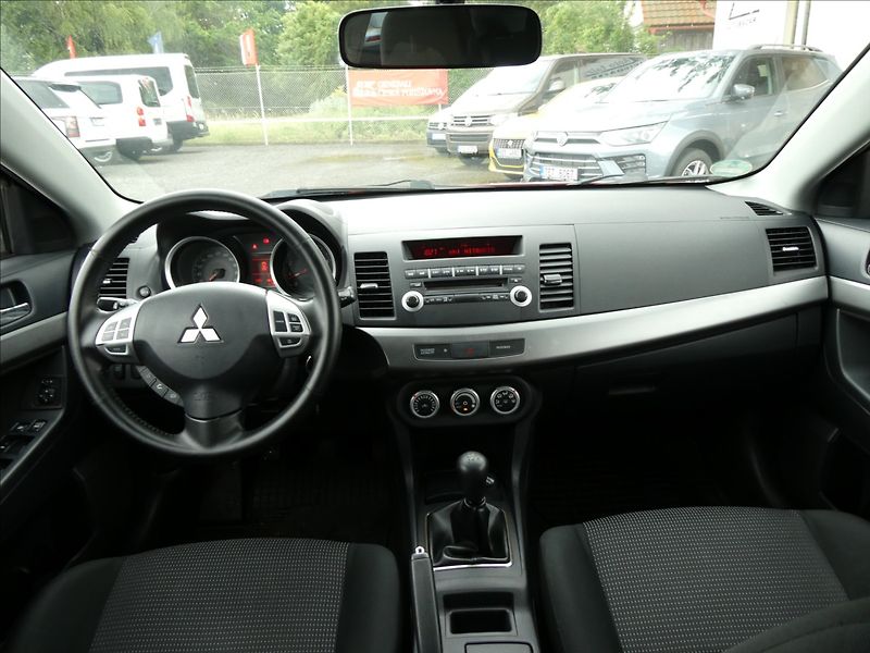 Mitsubishi Lancer 1,8 i 105kW Sportback, klima - fotka 20 z 31
