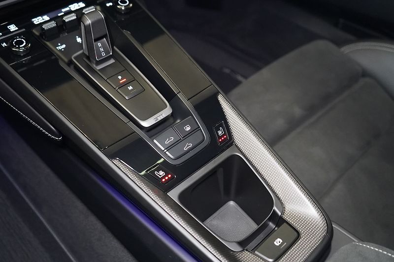 Porsche 911 Carrera 4 GTS, Aerokit, Lift - fotka 51 z 55