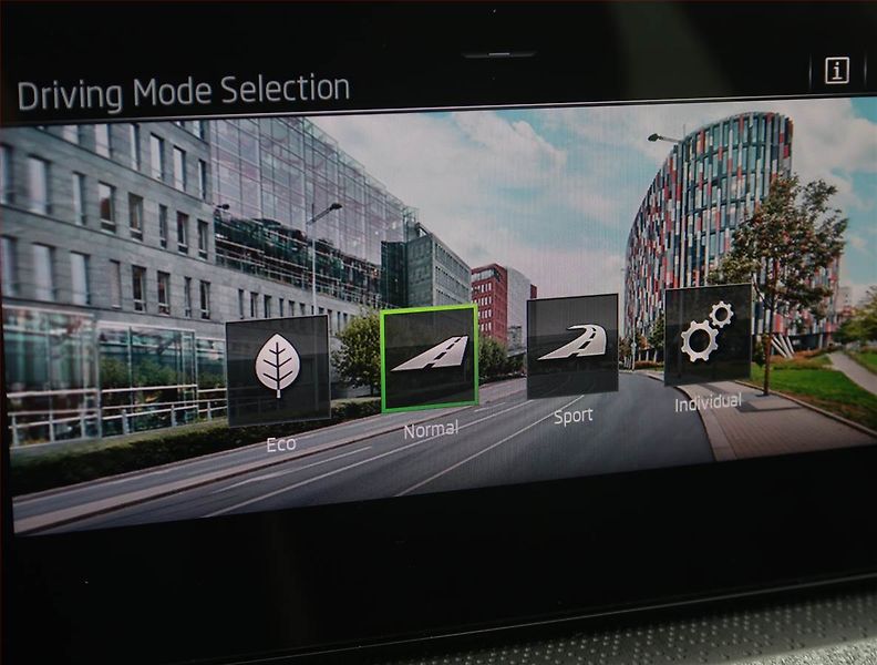 Škoda Kamiq (2025) Selection 1.0 TSI - fotka 23 z 24