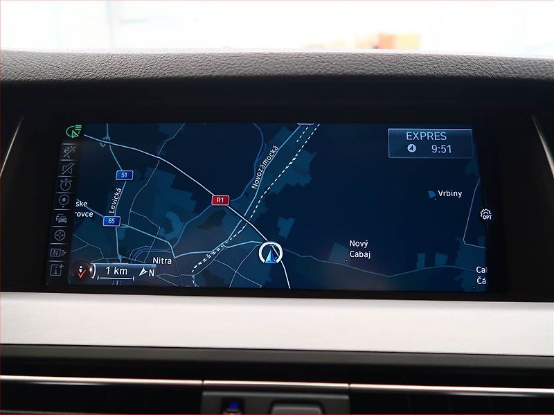 BMW Řada 5 (2015) 530d xDrive, 4X4, Automat - fotka 17 z 21