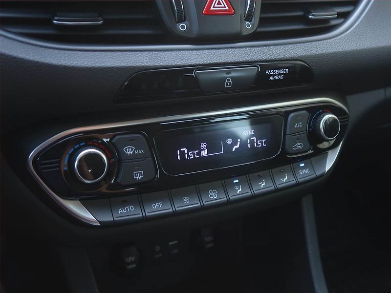 Hyundai i30 (2019) 1.6 CRDi, Tempomat - fotka 15 z 18