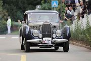 Na akci Jízda do vrchu a výstava historických vozidel se představilo na tři sta automobilů a motocyklů.