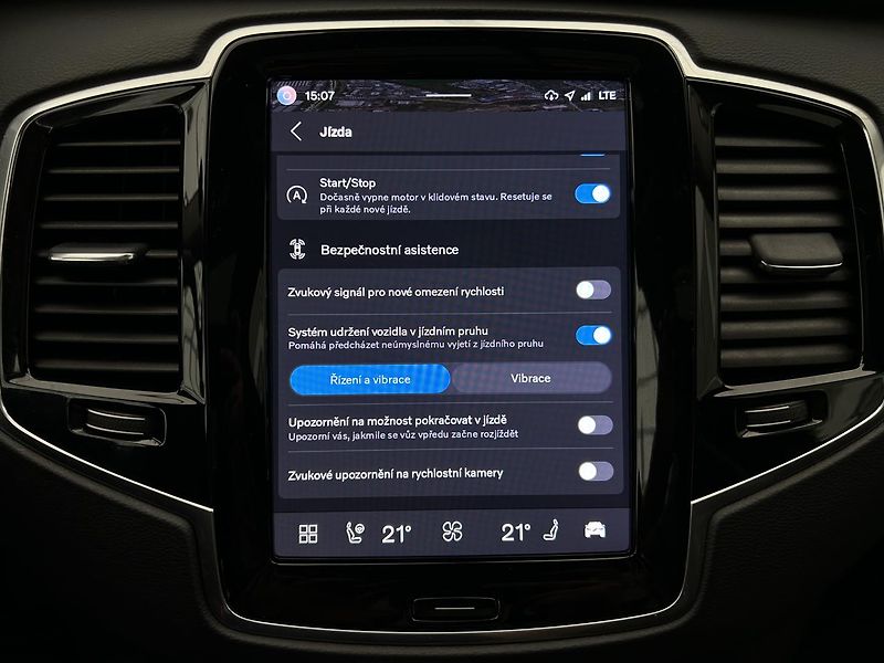 Volvo XC90 2.0 B5 4x4 Plus - fotka 23 z 32