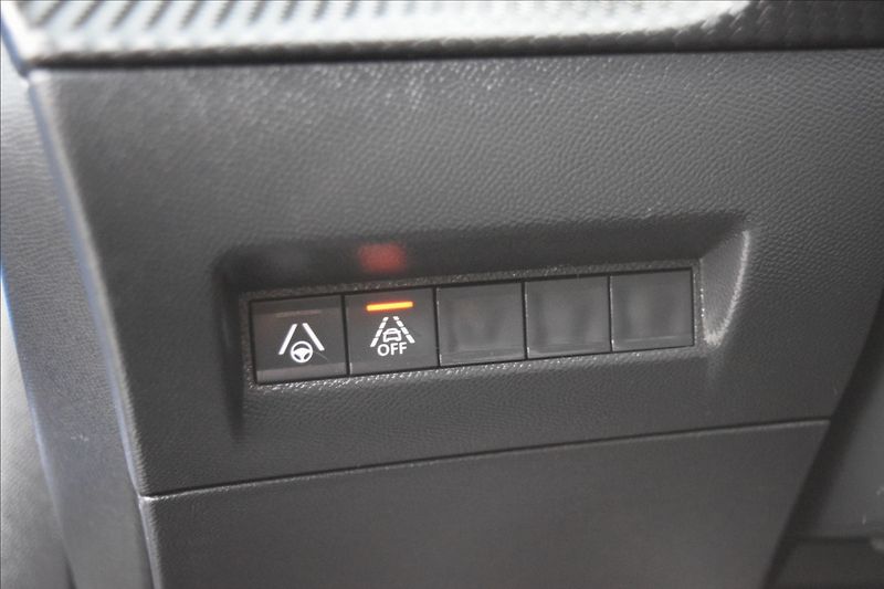 Peugeot 2008 0,0 100KW GT NAVI 360° KAMERA - fotka 29 z 47