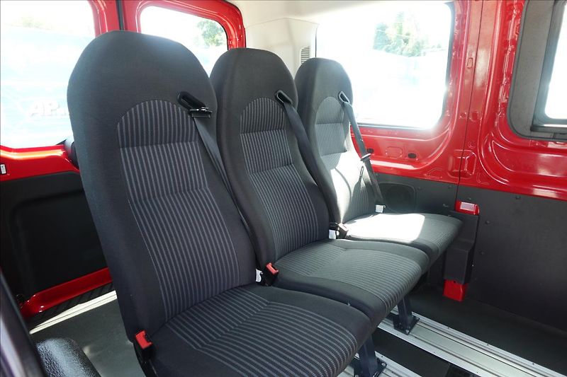 Ford Transit 2,2 TDCi  L2H2 9MÍST BUS KLIMA - fotka 15 z 31