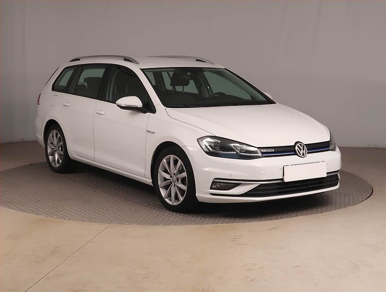 Volkswagen Golf (2020) Comfortline 1.5 TSI, ČR,1.maj - fotografie inzerátu