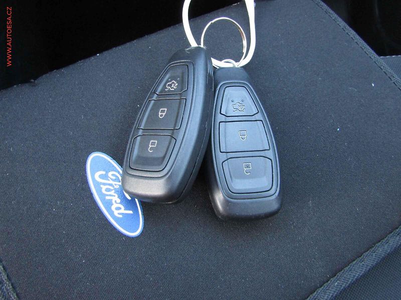 Ford Kuga (2019) 1.5 EB, AC, navi, park.asist - fotka 21 z 21