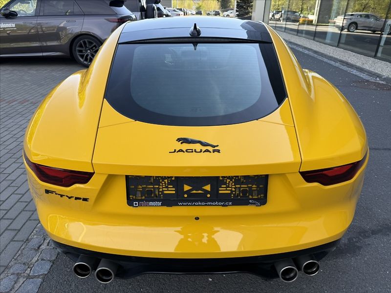 Jaguar F-Type 5,0 R-DYNAMIC P450 RWD - fotka 8 z 19