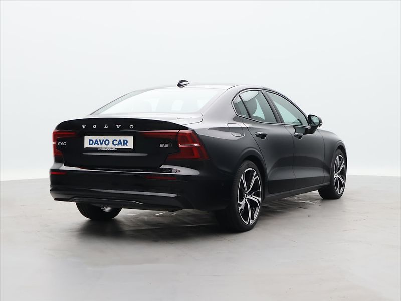 Volvo S60 2,0 B5 184kW AWD Ultimate Dark - fotka 7 z 29