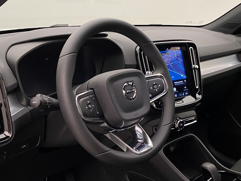 Volvo XC40 (2026) B3 AUT DARK ULTRA  - fotka 4 z 60