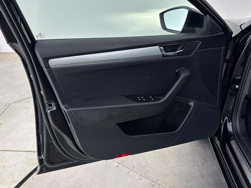 Škoda Superb Ambition DSG - fotka 13 z 28