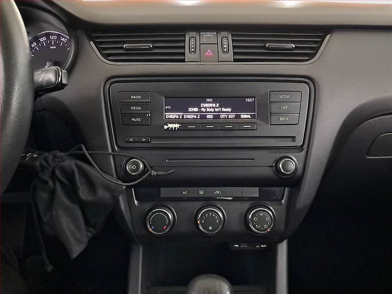 Škoda Octavia (2014) 1.6 TDI, Tempomat - fotka 12 z 16