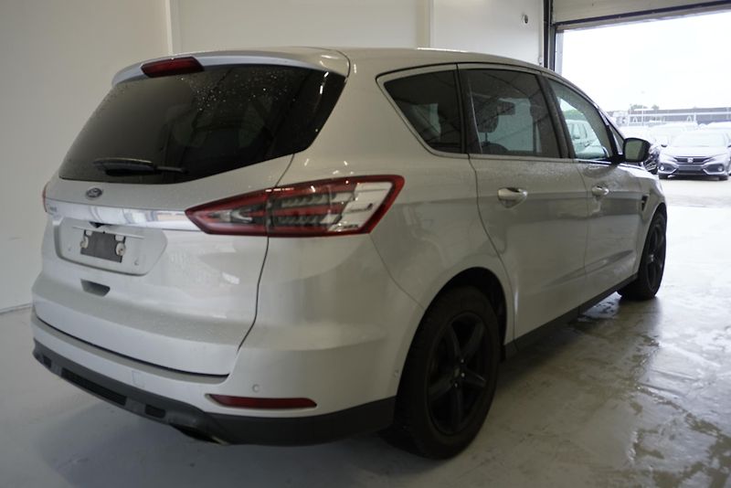 Ford S-MAX 2.0 TDCi TITANIUM 4X4 7 MÍST - fotka 7 z 32
