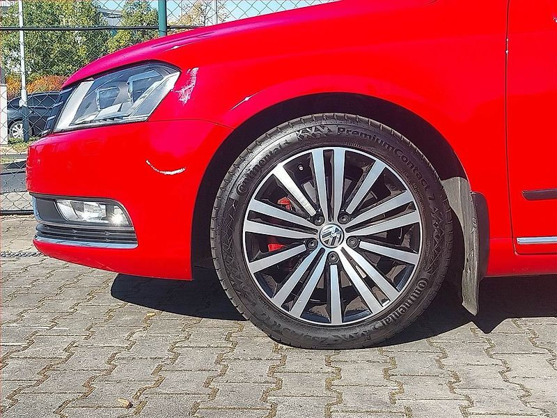 Volkswagen Passat (2015) 2.0 TDI, Navi, Xenony - fotka 15 z 17