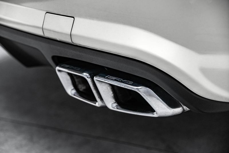 Mercedes-Benz CLS 63 AMG 4M, Designo Carbon H&K - fotka 12 z 28
