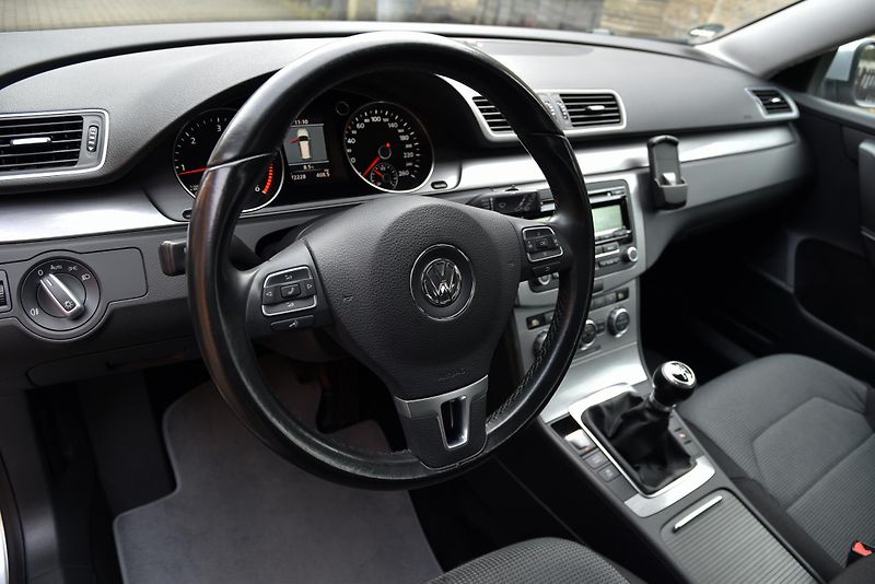 Volkswagen Passat 2.0 TDi CR COMFORTLINE, VÝHŘEV - fotka 9 z 50