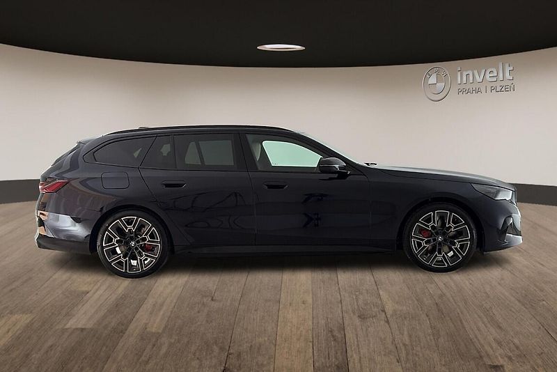 BMW Řada 5 540d xDrive Touring - fotka 2 z 16