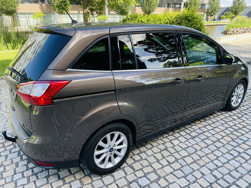 Ford Grand C-MAX 2.0TDCi MAN TAŽNÉ 1MAJITEL - fotka 11 z 50