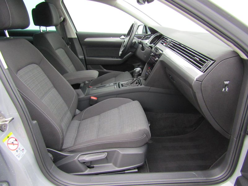 Volkswagen Passat Business 2.0 TDI 110KW DSG Var - fotka 21 z 30