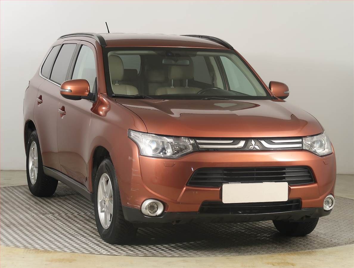 Mitsubishi Outlander 2.2 DI-D, 4X4, 7 míst, Navi