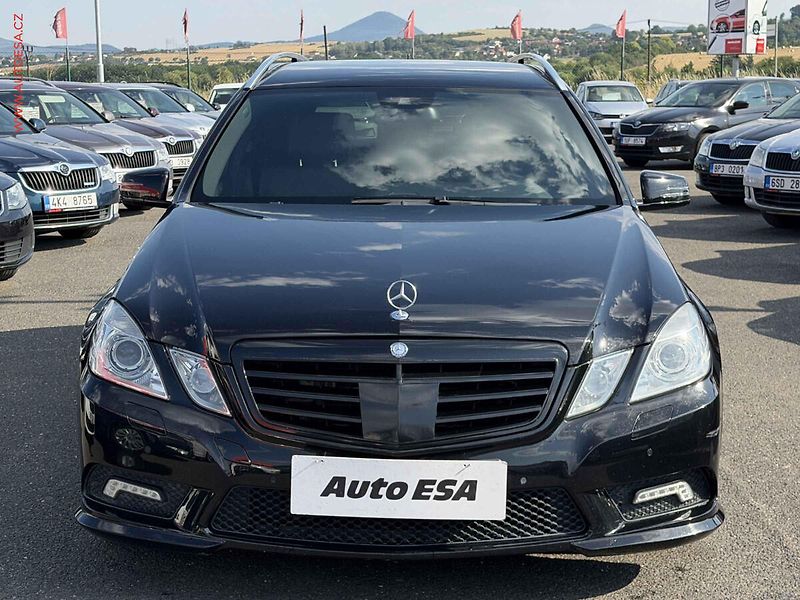 Mercedes-Benz Třídy E (2010) 350CDi 4Mat, kůže, autoAC - fotka 2 z 24