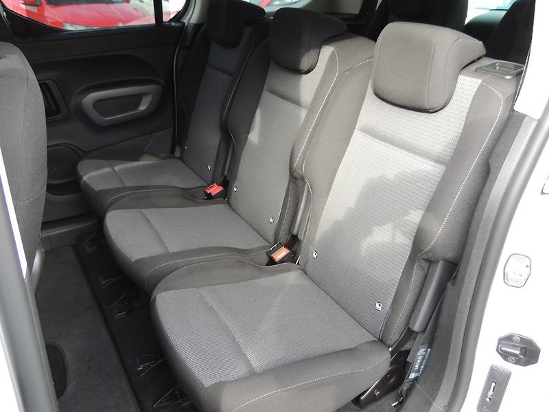 Toyota ProAce City Verso (2023) 1.2T,81kw,Family,7míst,1maj.ČR - fotka 64 z 76