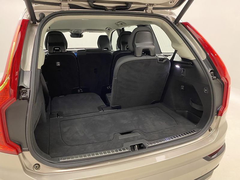 Volvo XC90 T8 AWD RECHARGE PLUS DARK CZ - fotka 34 z 73